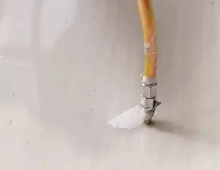 北辰瓷砖空鼓维修公司专业解答在瓷砖铺贴过程中，如果使用的砂料过粗（如全部使用了粗砂），可能会导致以下问题